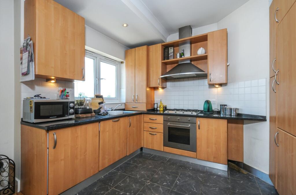 2 bed 1st Floor Flat for rent in London. From Kinleigh Folkard & Hayward - Sales - Muswell Hill