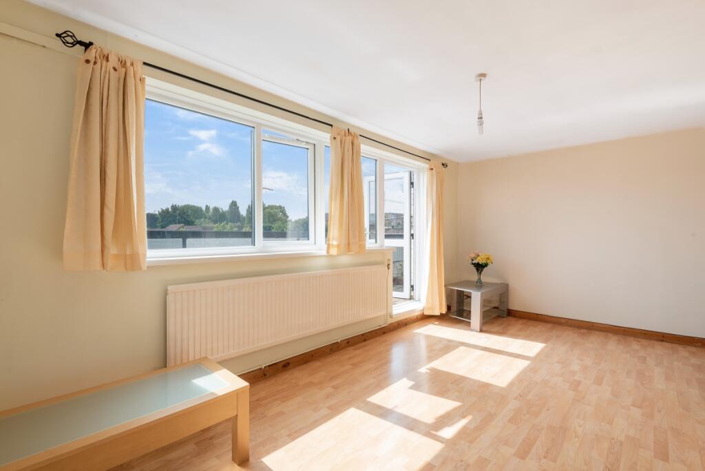 2 bed 1st Floor Flat for rent in London. From Kinleigh Folkard & Hayward - Sales - Muswell Hill