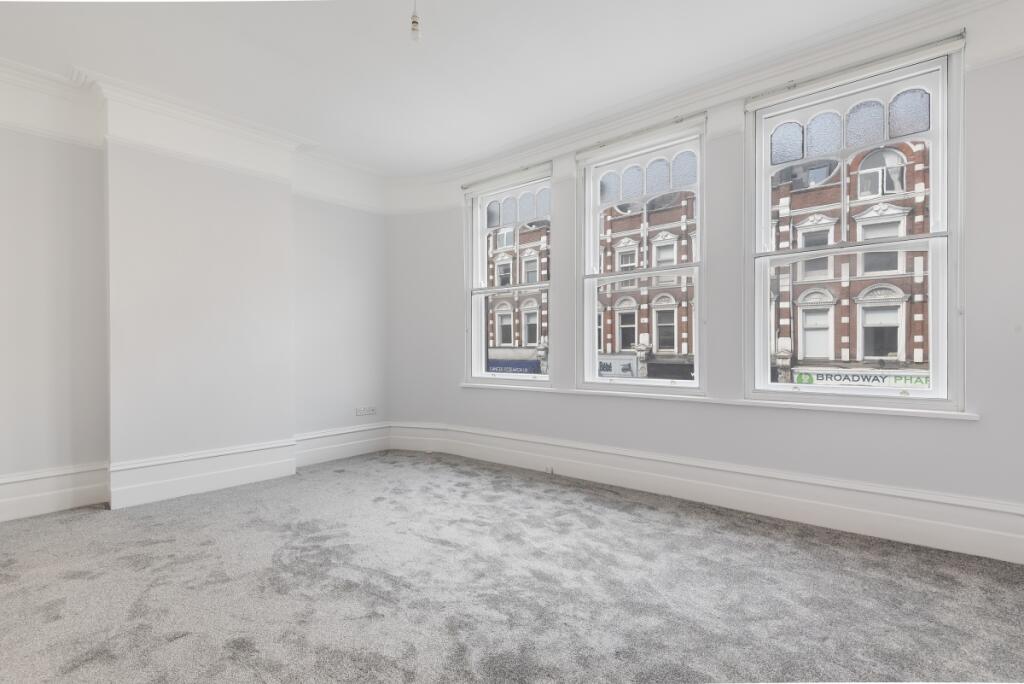 3 bed 1st Floor Flat for rent in Hornsey. From Kinleigh Folkard & Hayward - Sales - Muswell Hill