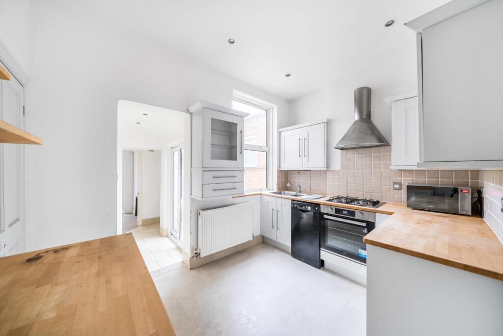 2 bed 1st Floor Flat for rent in Friern Barnet. From Kinleigh Folkard & Hayward - Sales - Muswell Hill 2 bed 1st Floor Flat for rent in Friern Barnet. From Kinleigh Folkard & Hayward - Sales - Muswell Hill