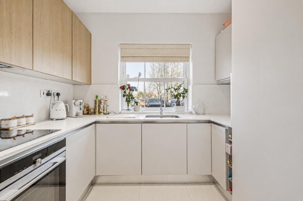 4 bed Detached for rent in Barnet. From Kinleigh Folkard & Hayward - Sales - Muswell Hill 4 bed Detached for rent in Barnet. From Kinleigh Folkard & Hayward - Sales - Muswell Hill