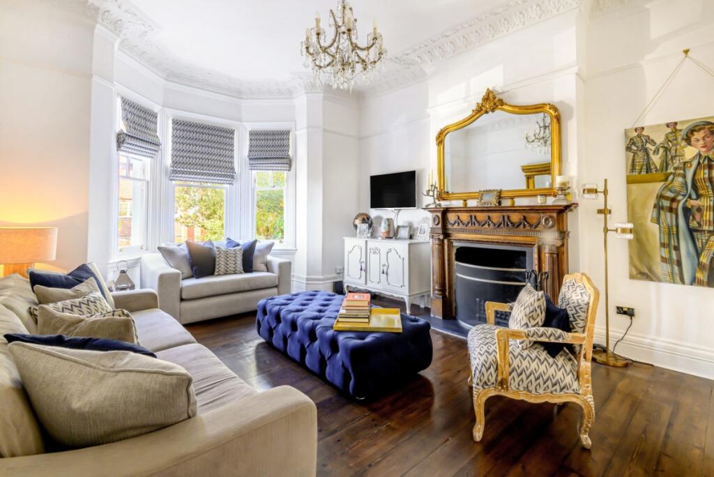 3 bed 1st Floor Flat for rent in London. From Kinleigh Folkard & Hayward - Sales - Muswell Hill