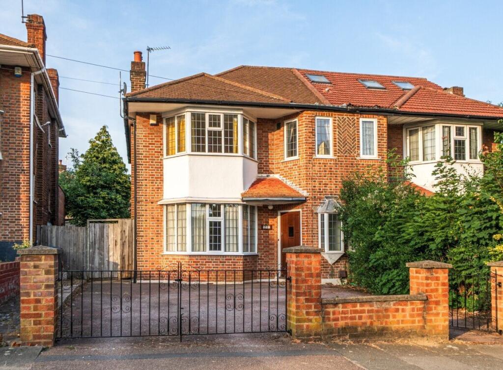3 bed Semi Detached for rent in London. From Kinleigh Folkard & Hayward - Sales - Muswell Hill