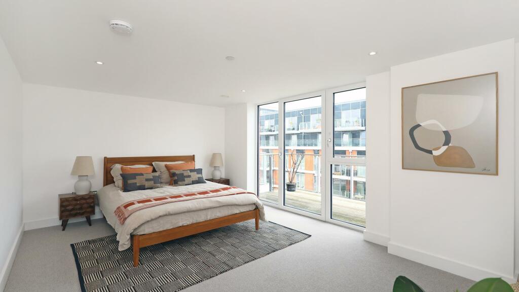 3 bed Flat for rent in Acton. From Rolfe East
