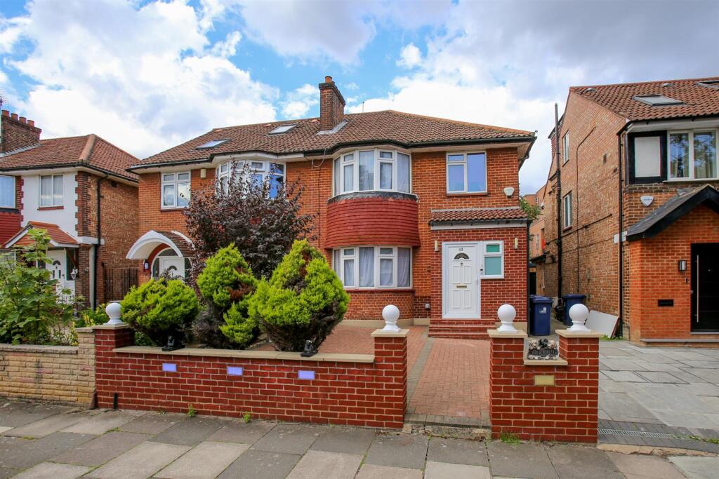 4 bed Semi Detached for rent in Acton. From Rolfe East - Acton 4 bed Semi Detached for rent in Acton. From Rolfe East - Acton