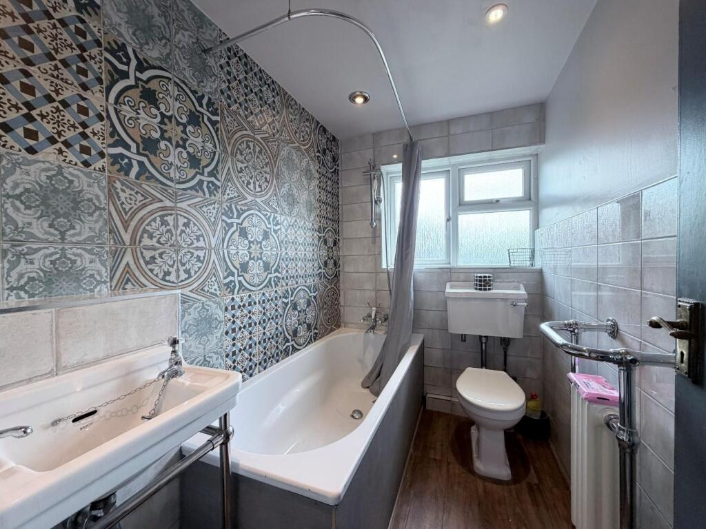 1 bed 1st Floor Flat for rent in Acton. From Rolfe East - Acton