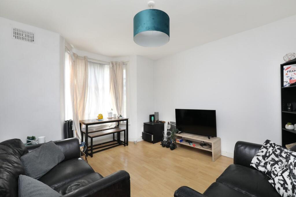 4 bed Mid Terraced House for rent in Hammersmith. From Rolfe East - Acton