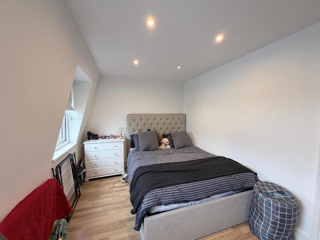 2 bed 1st Floor Flat for rent in Fulham. From Rolfe East - Acton