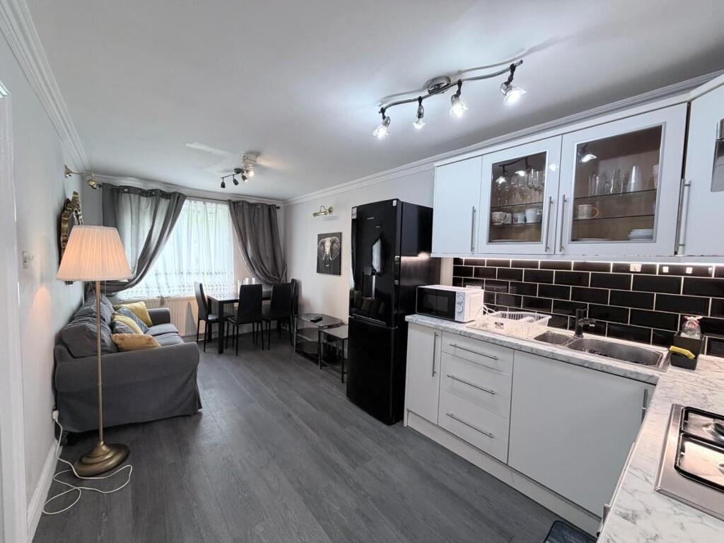 2 bed 1st Floor Flat for rent in London. From Rolfe East - Acton