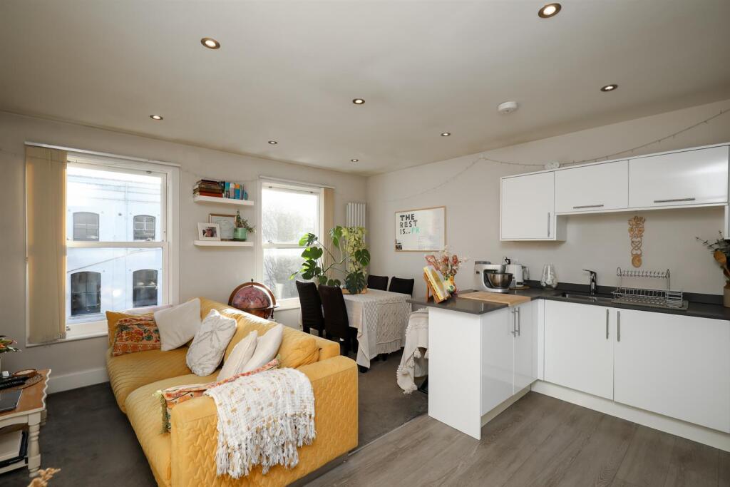 1 bed 1st Floor Flat for rent in Acton. From Rolfe East - Acton