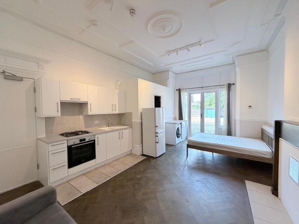 4 bed 1st Floor Flat for rent in Acton. From Rolfe East - Acton 4 bed 1st Floor Flat for rent in Acton. From Rolfe East - Acton