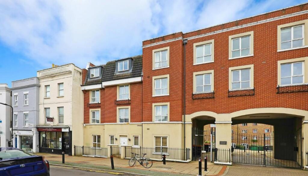 2 bed 1st Floor Flat for rent in Acton. From Rolfe East - Acton