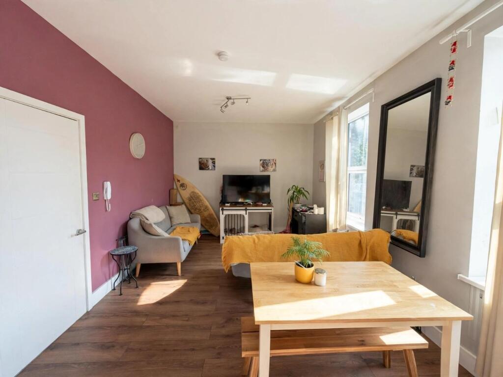 1 bed 1st Floor Flat for rent in Acton. From Rolfe East - Acton
