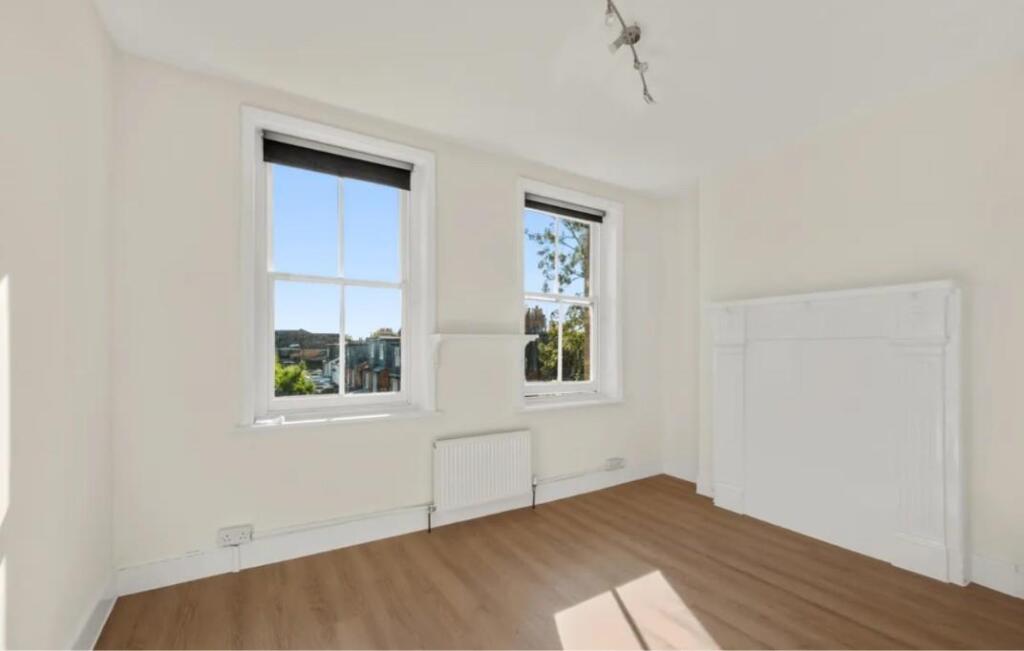 3 bed 1st Floor Flat for rent in Teddington. From Rolfe East - Acton