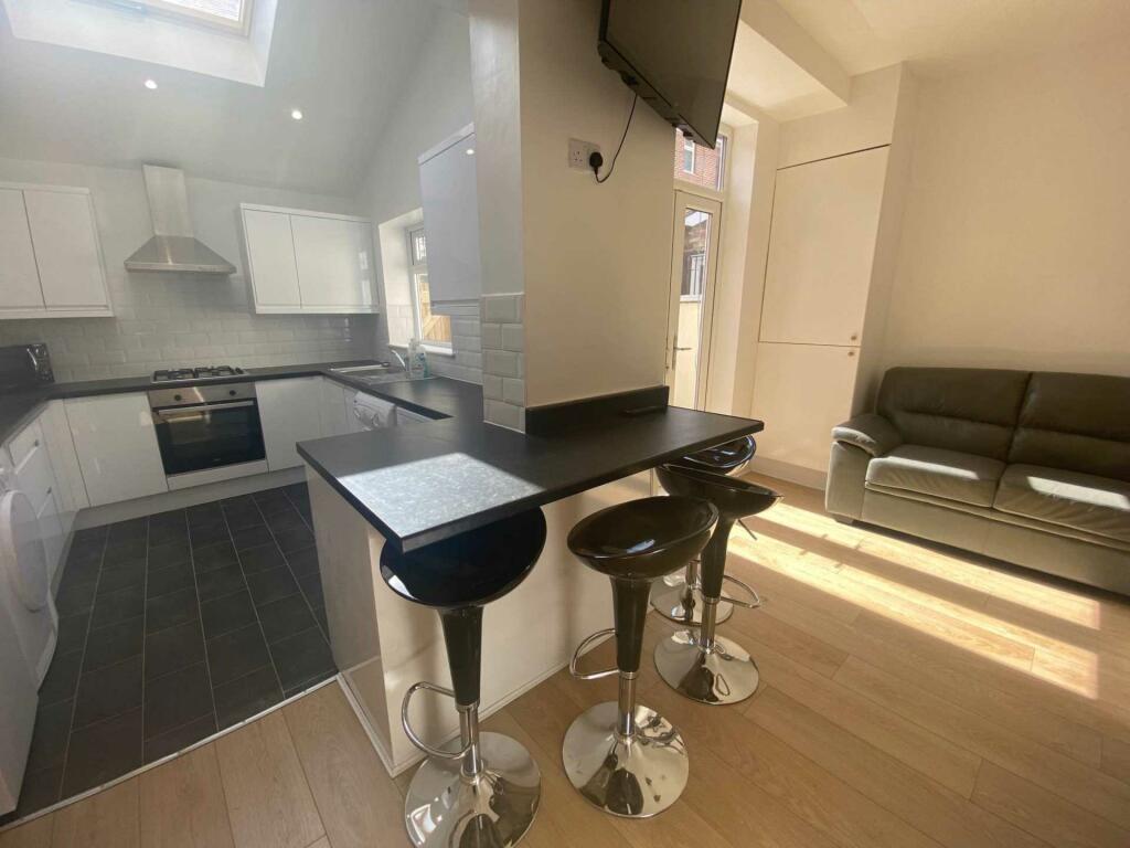 5 bed Semi-Detached House for rent in Manchester. From Flax & Co - Manchester