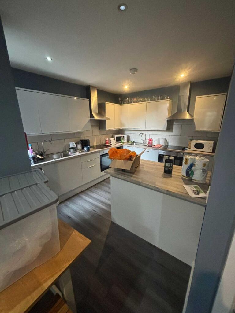 9 bed Mid Terraced House for rent in Stockport. From Flax & Co - Manchester 9 bed Mid Terraced House for rent in Stockport. From Flax & Co - Manchester