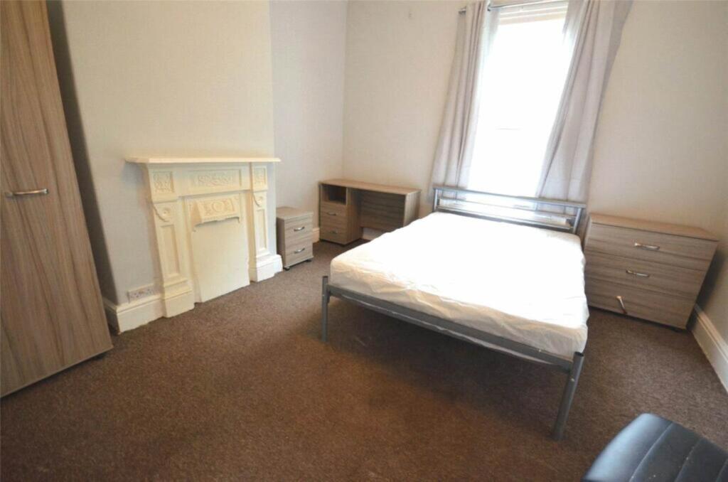 8 bed Mid Terraced House for rent in Stockport. From Flax & Co - Manchester