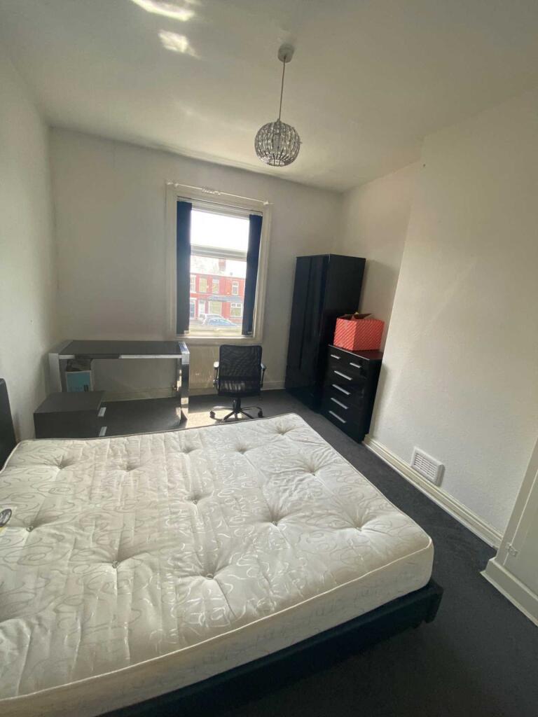 3 bed Mid Terraced House for rent in Stockport. From Flax & Co - Manchester