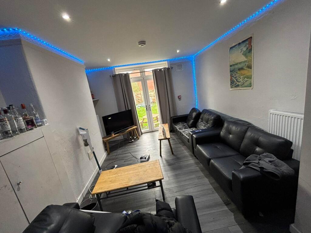 7 bed Mid Terraced House for rent in Stockport. From Flax & Co - Manchester