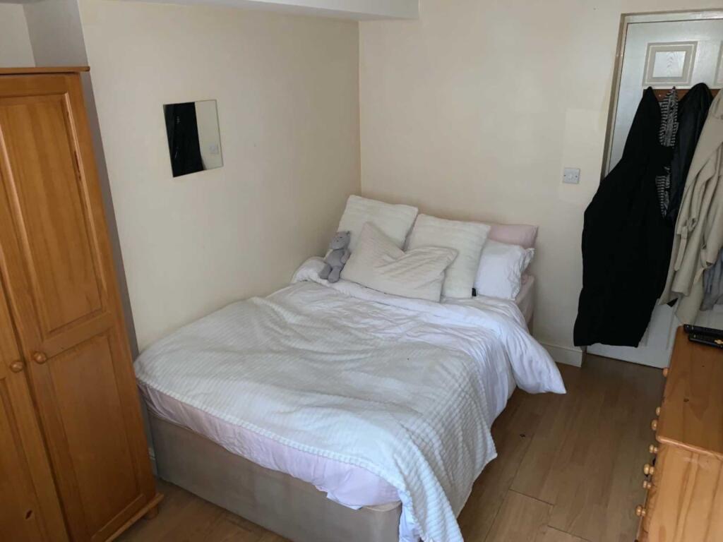 5 bed 1st Floor Flat for rent in Gatley. From Flax & Co - Manchester