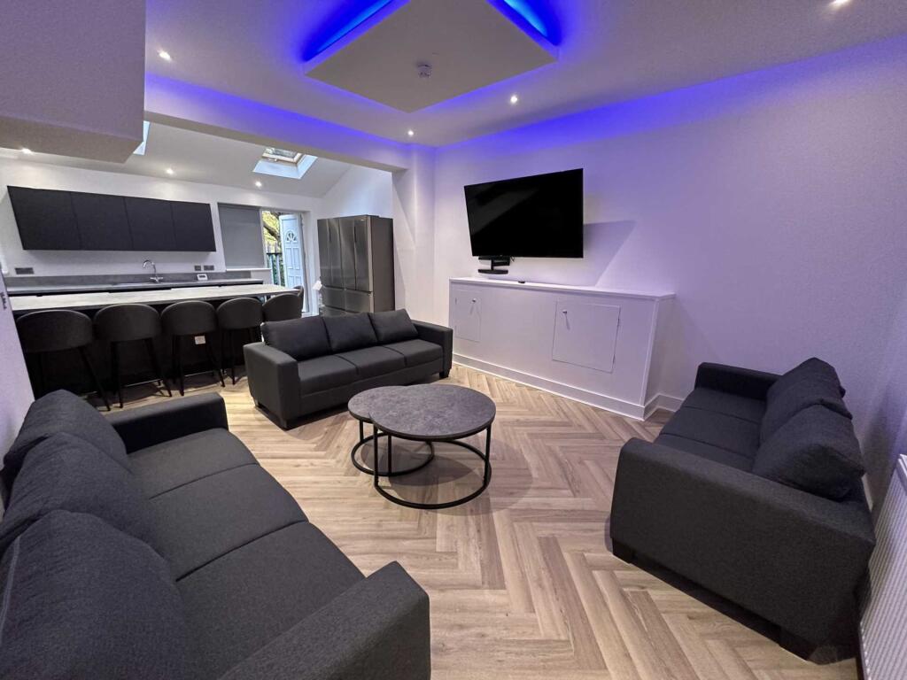 9 bed Mid Terraced House for rent in Manchester. From Flax & Co - Manchester