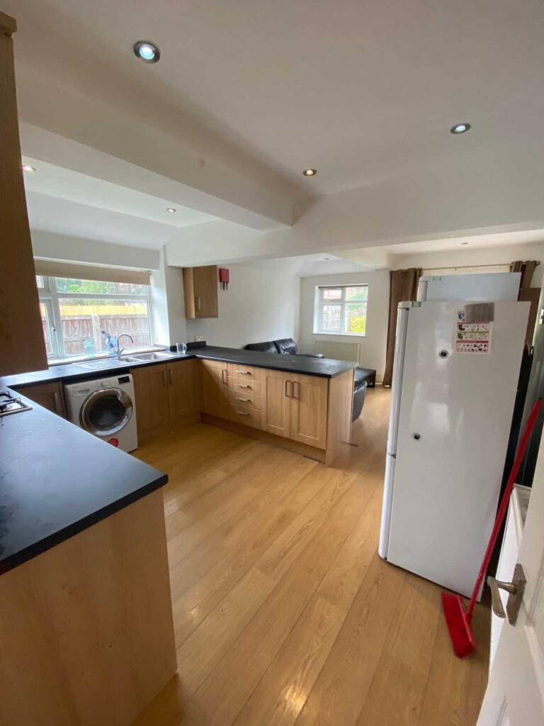 5 bed Semi Detached for rent in Gatley. From Flax & Co - Manchester 5 bed Semi Detached for rent in Gatley. From Flax & Co - Manchester