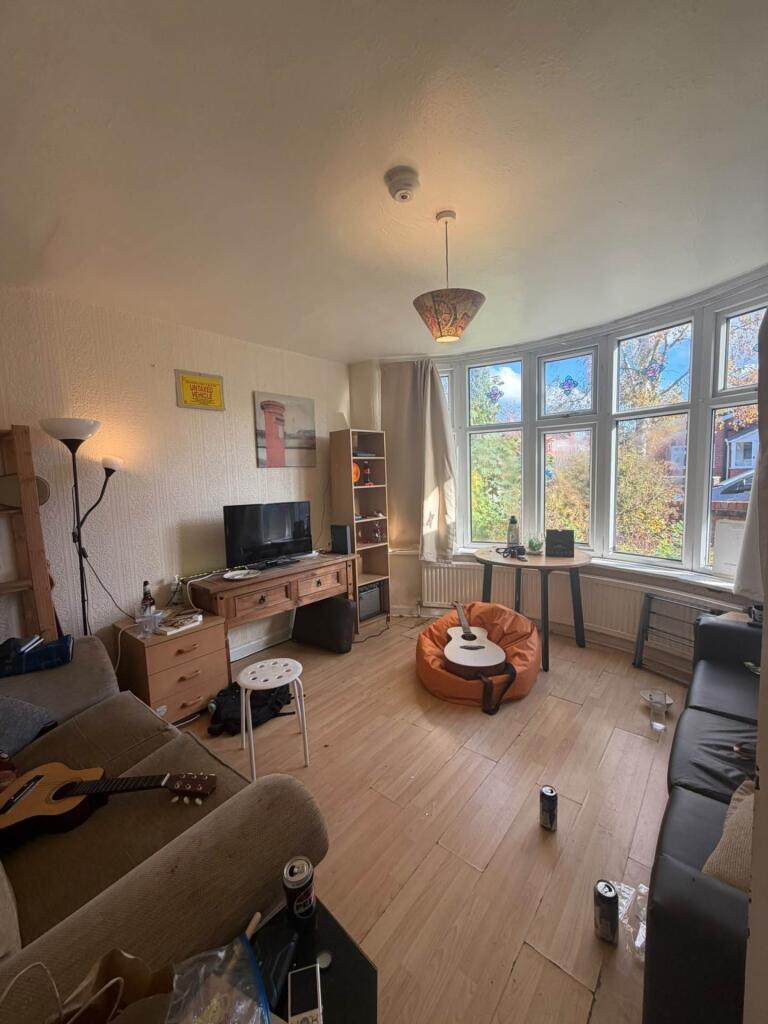 3 bed Semi Detached for rent in Gatley. From Flax & Co - Manchester 3 bed Semi Detached for rent in Gatley. From Flax & Co - Manchester