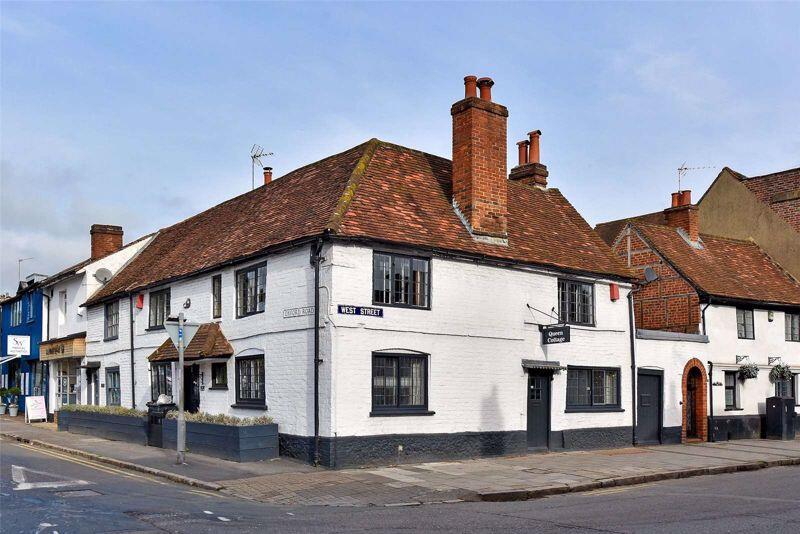 3 bed Mid Terraced House for rent in Marlow. From Andrew Milsom Lettings - Marlow