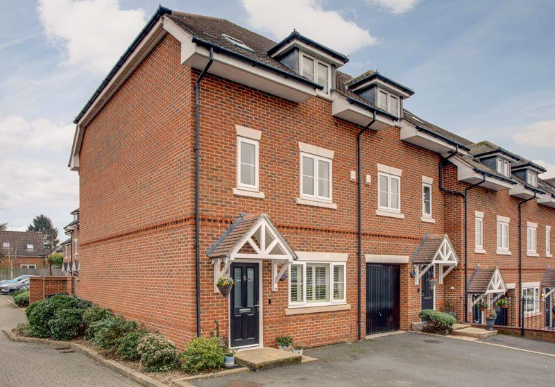4 bed Town House for rent in Marlow Bottom. From Andrew Milsom Lettings - Marlow 4 bed Town House for rent in Marlow Bottom. From Andrew Milsom Lettings - Marlow