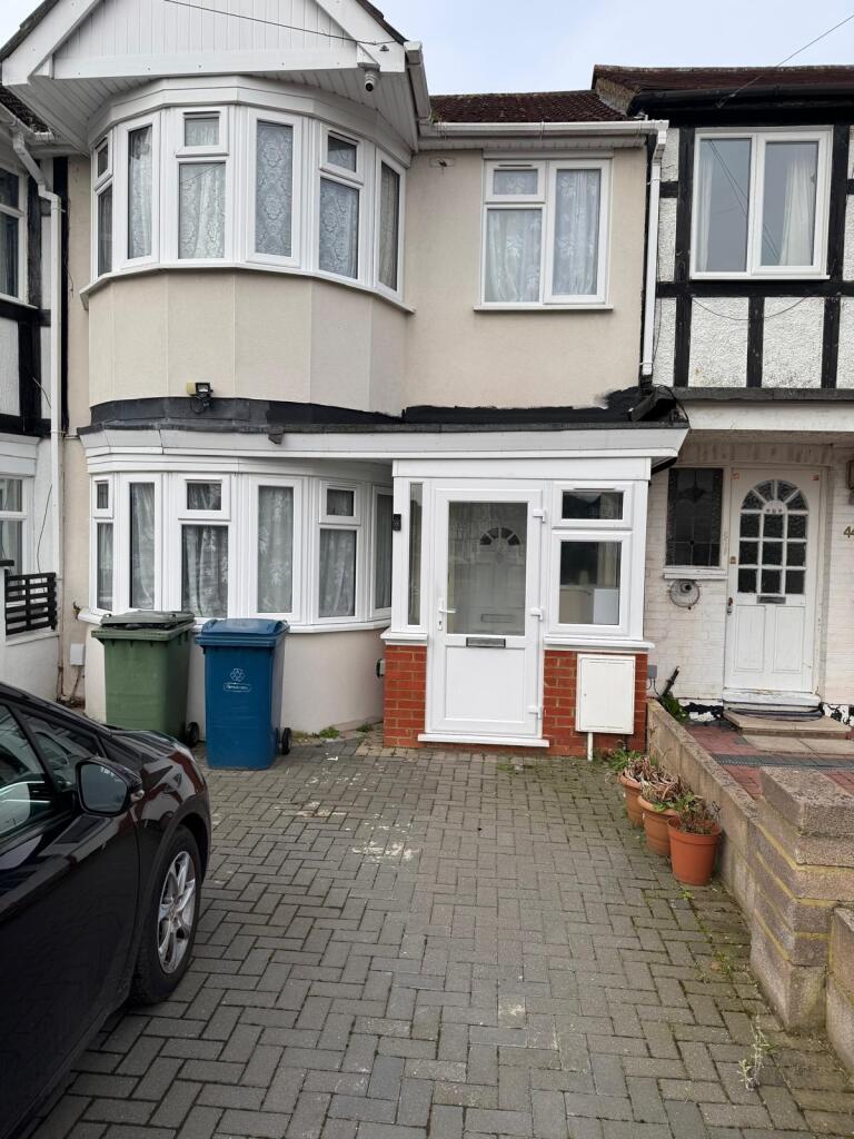4 bed Detached for rent in Harrow. From Marble Sales & Lettings - London