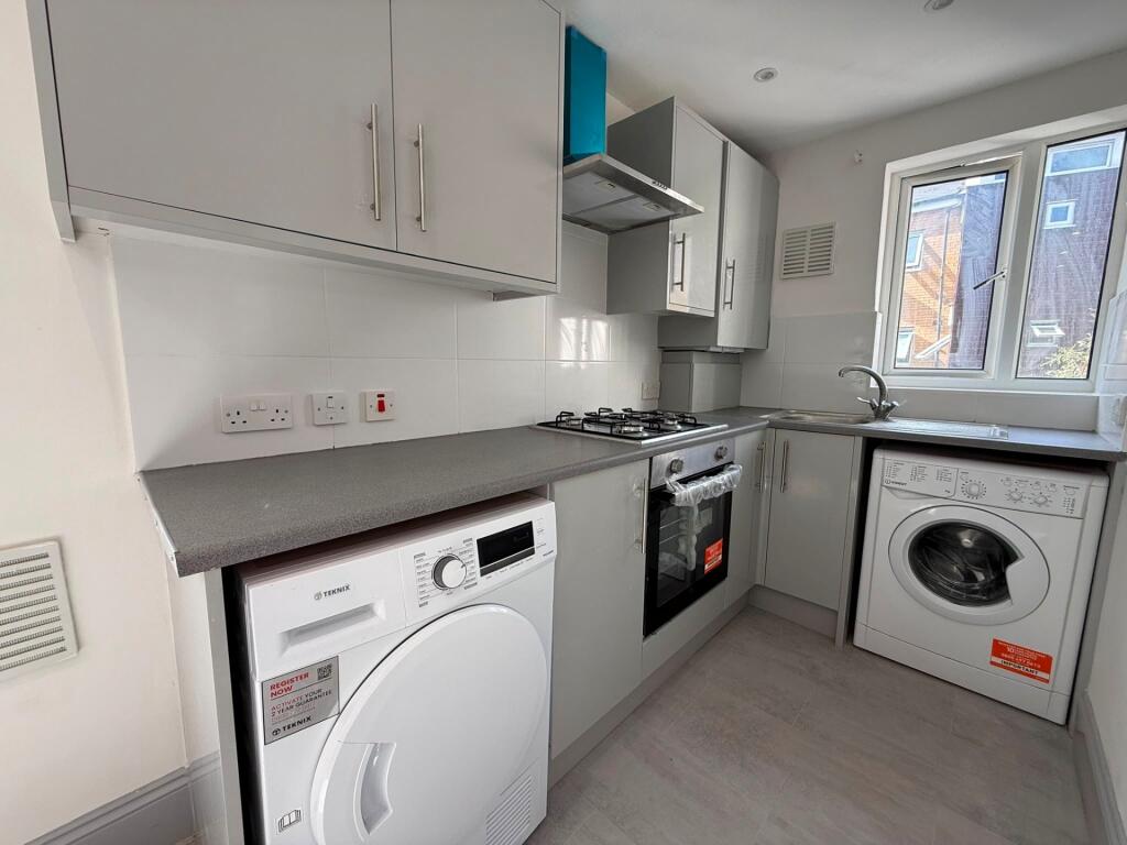 4 bed 1st Floor Flat for rent in Willesden. From Marble Sales & Lettings - London 4 bed 1st Floor Flat for rent in Willesden. From Marble Sales & Lettings - London