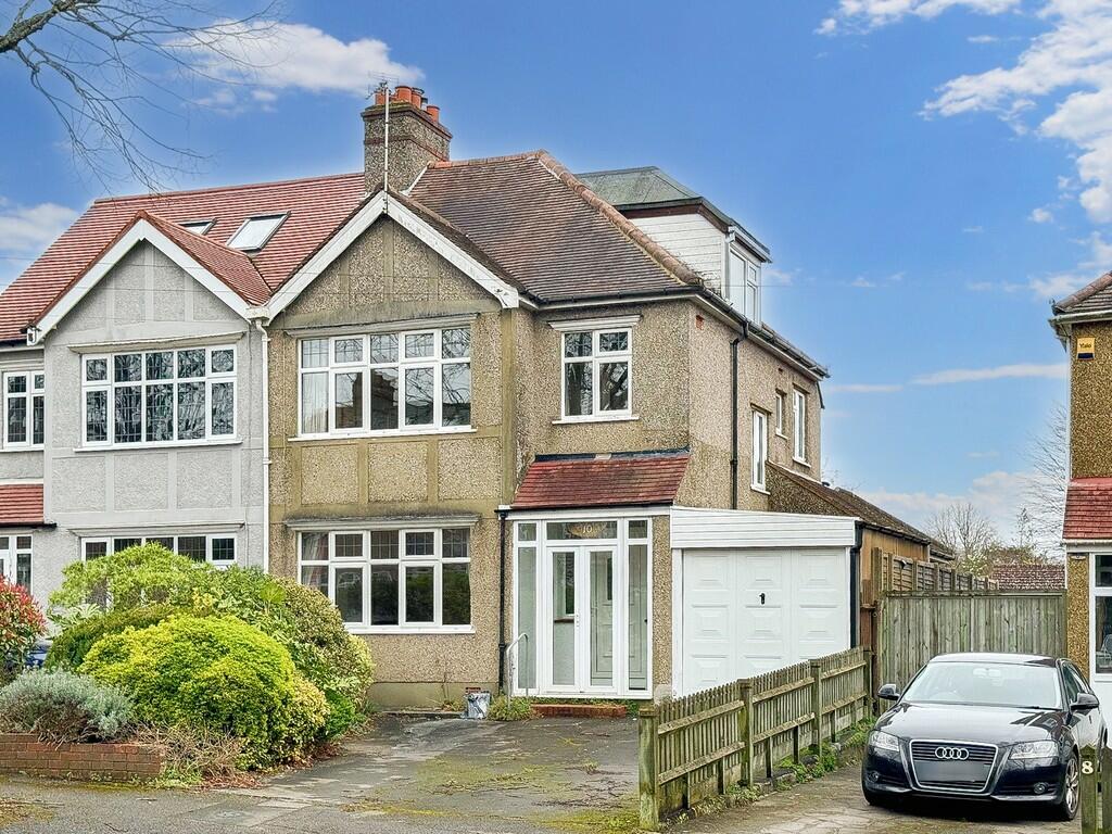 4 bed Semi-Detached House for rent in Coulsdon. From WALTER AND MAIR