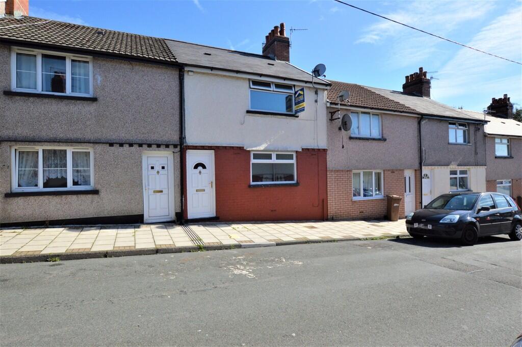 3 bed Mid Terraced House for rent in Tir-y-berth. From Lucas Estates & Rentals - Ystrad Mynach