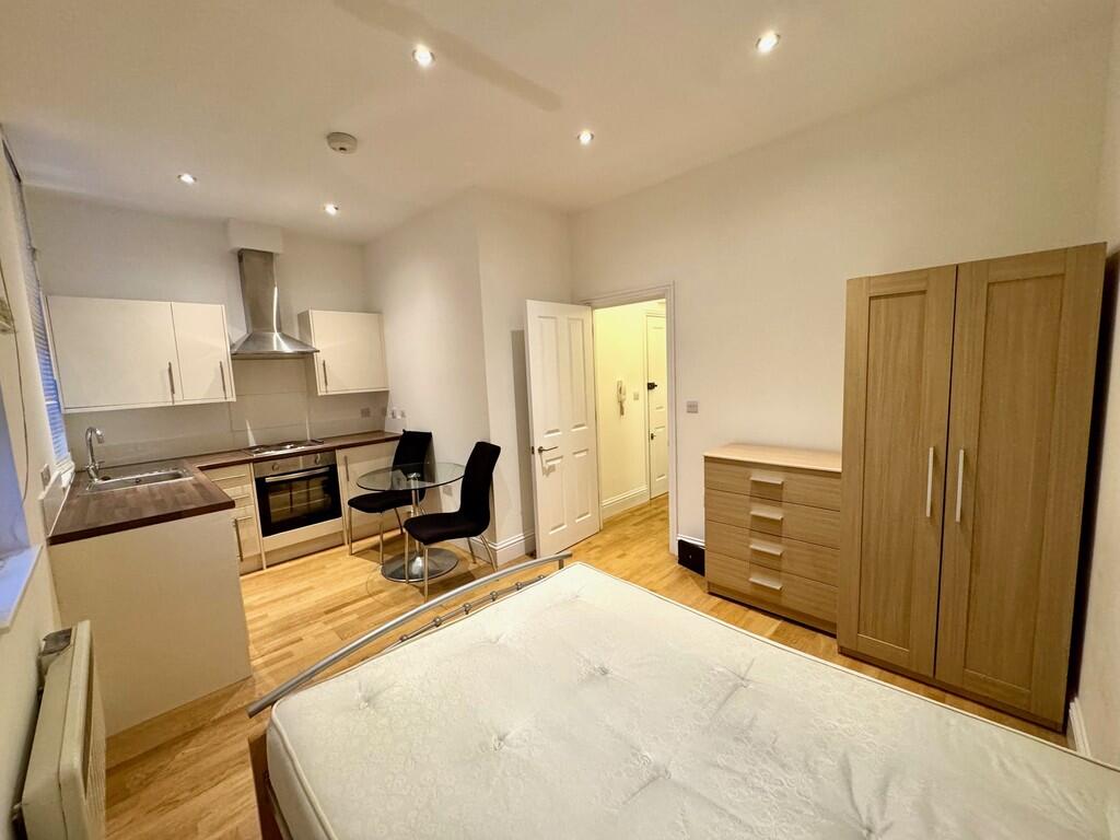 4 bed Studio for rent in London. From Prestige Properties - London Lettings 4 bed Studio for rent in London. From Prestige Properties - London Lettings