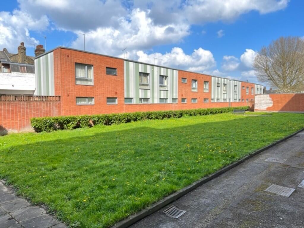 3 bed Annexe for rent in London. From Prestige Properties - London Lettings