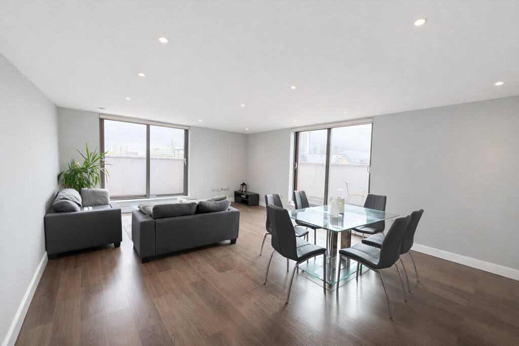 3 bed Penthouse for rent in Tottenham. From Prestige Properties - London Lettings