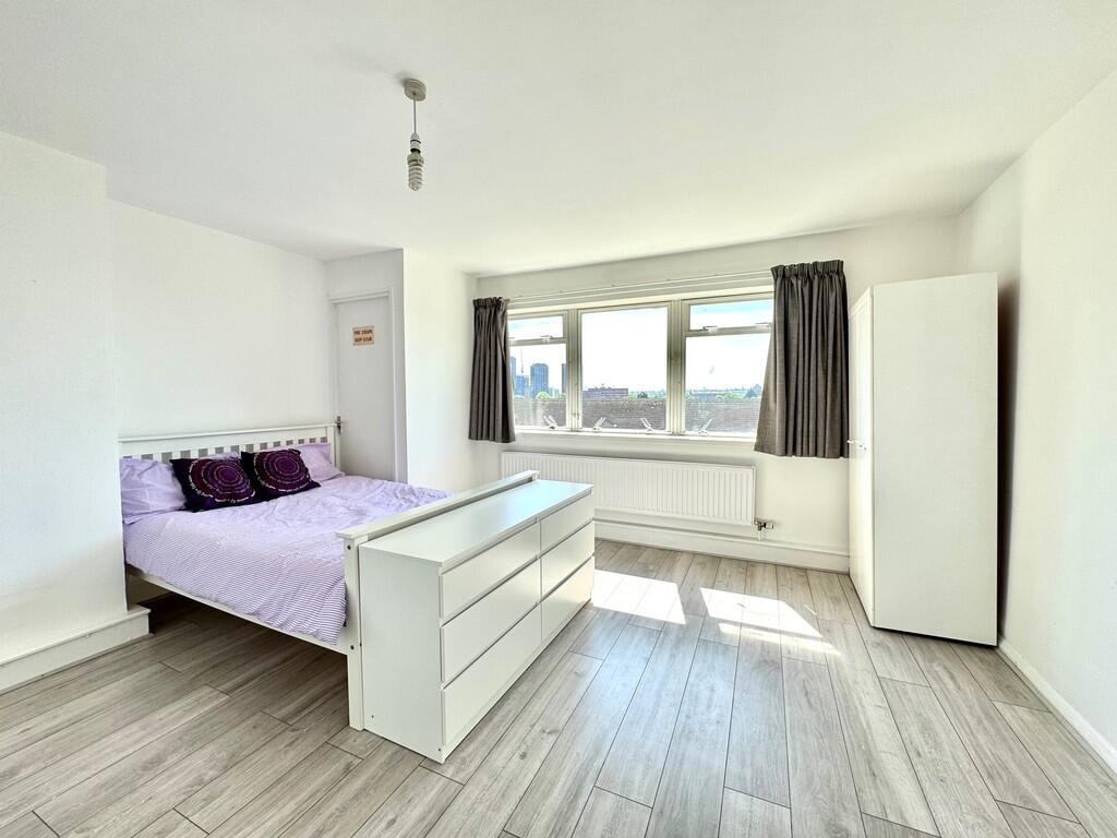 3 bed Apartment for rent in London. From Prestige Properties - London Lettings