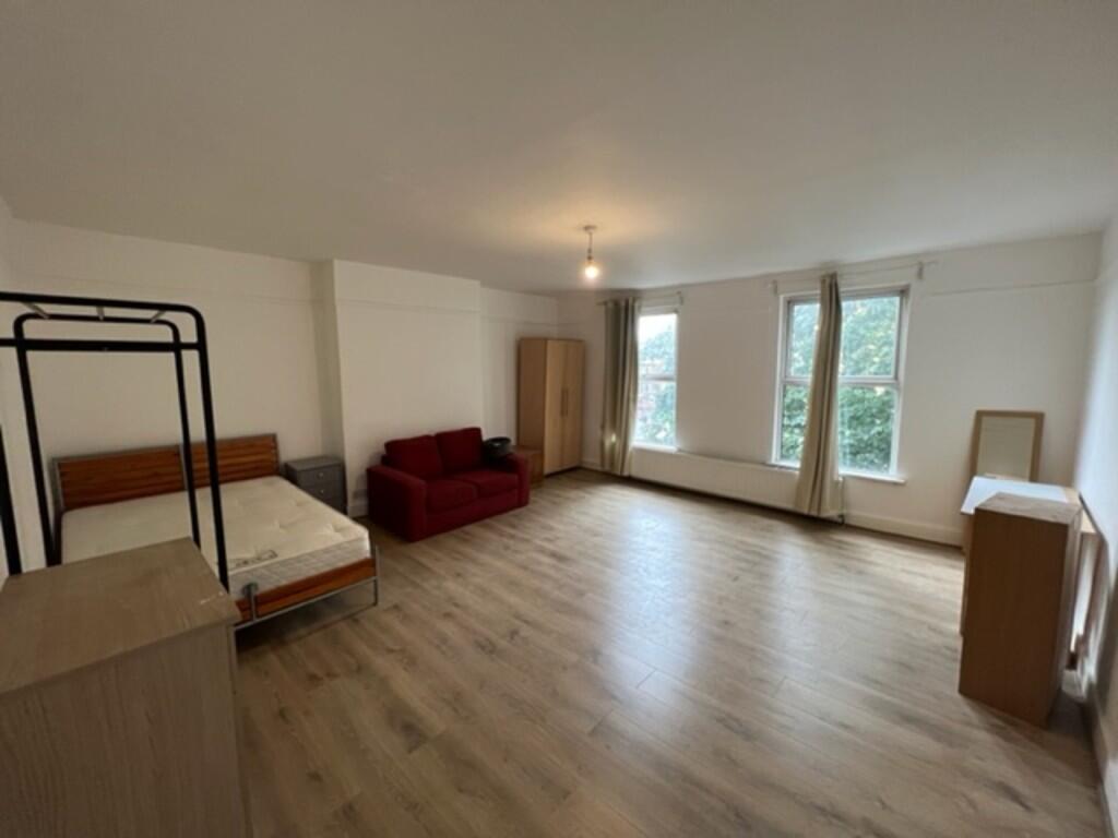 4 bed 1st Floor Flat for rent in Stoke Newington. From Prestige Properties - London Lettings