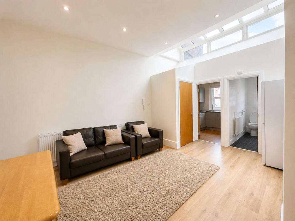 2 bed Apartment for rent in Islington. From Prestige Properties - London Lettings