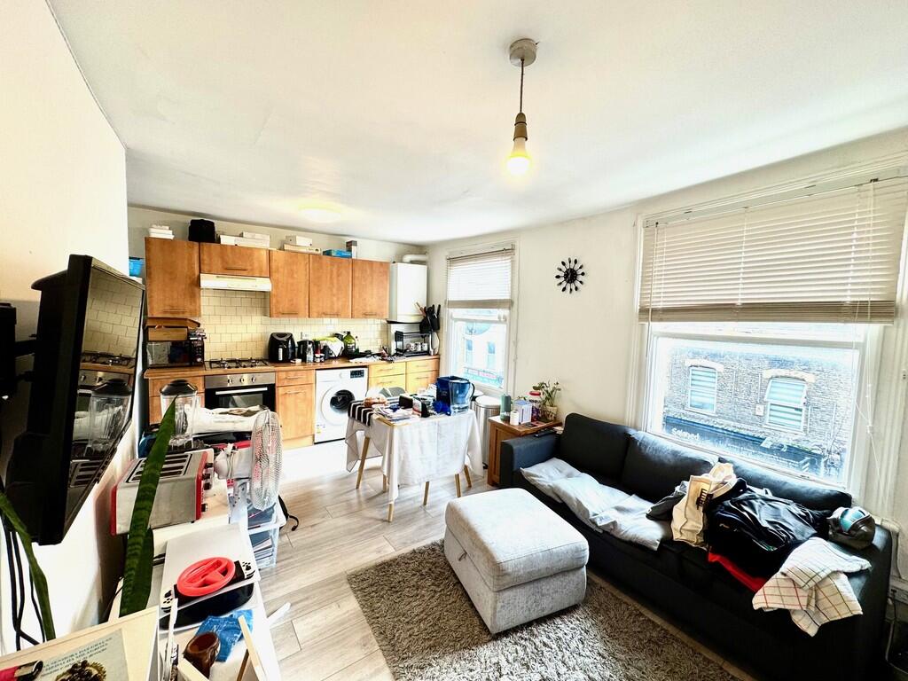 1 bed 1st Floor Flat for rent in London. From Prestige Properties - London Lettings