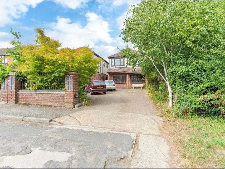 5 bed Detached House for rent in Hornchurch. From Apple Property Services