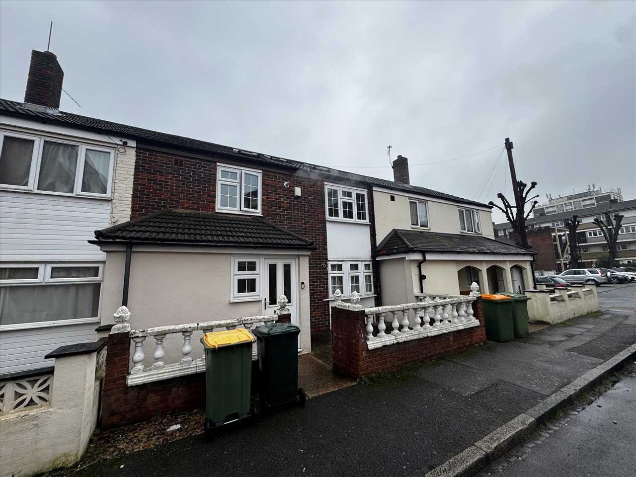 6 bed Mid Terraced House for rent in LONDON. From Apple Property Services