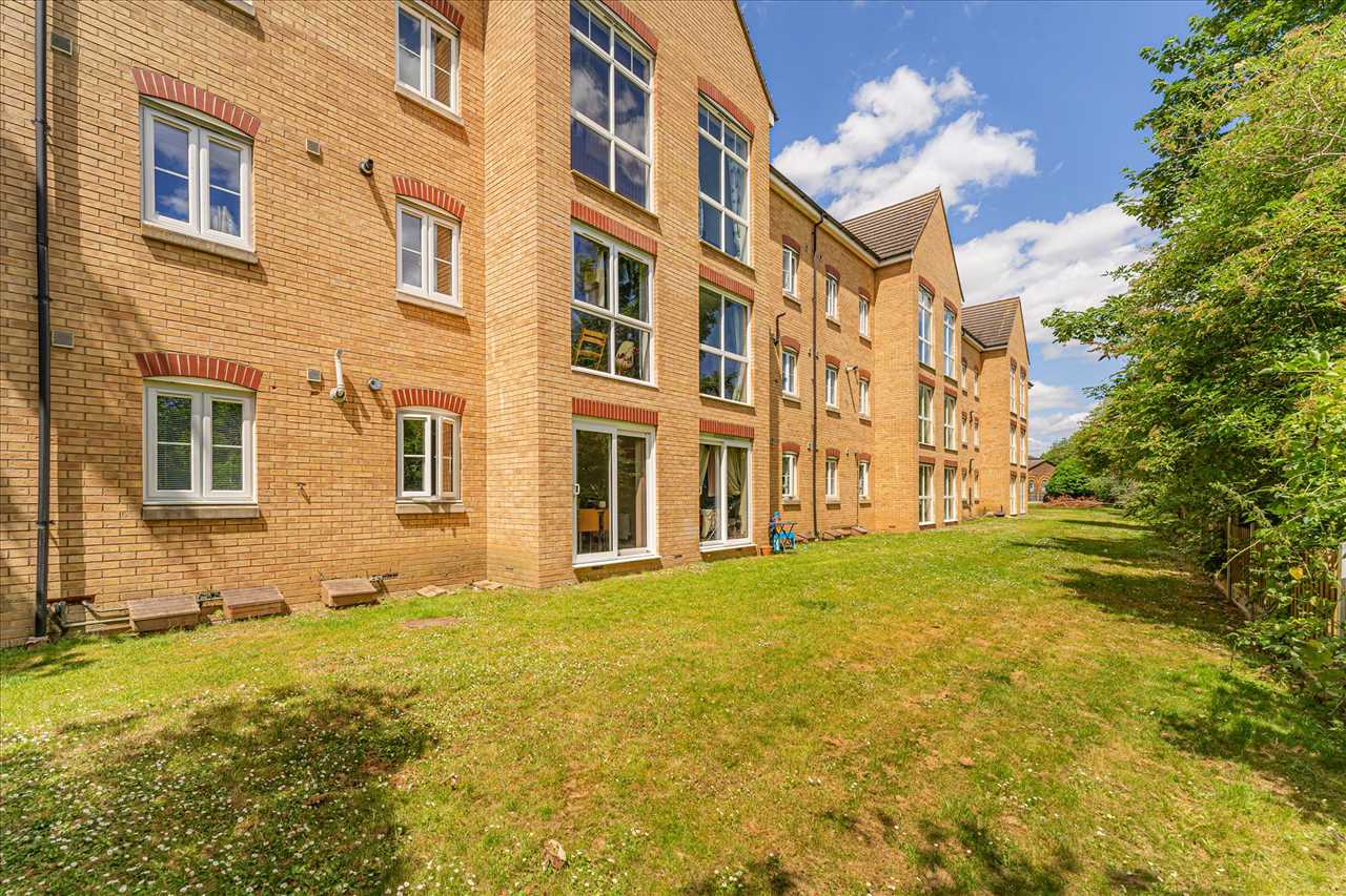 1 bed Apartment for rent in ROMFORD. From Apple Property Services