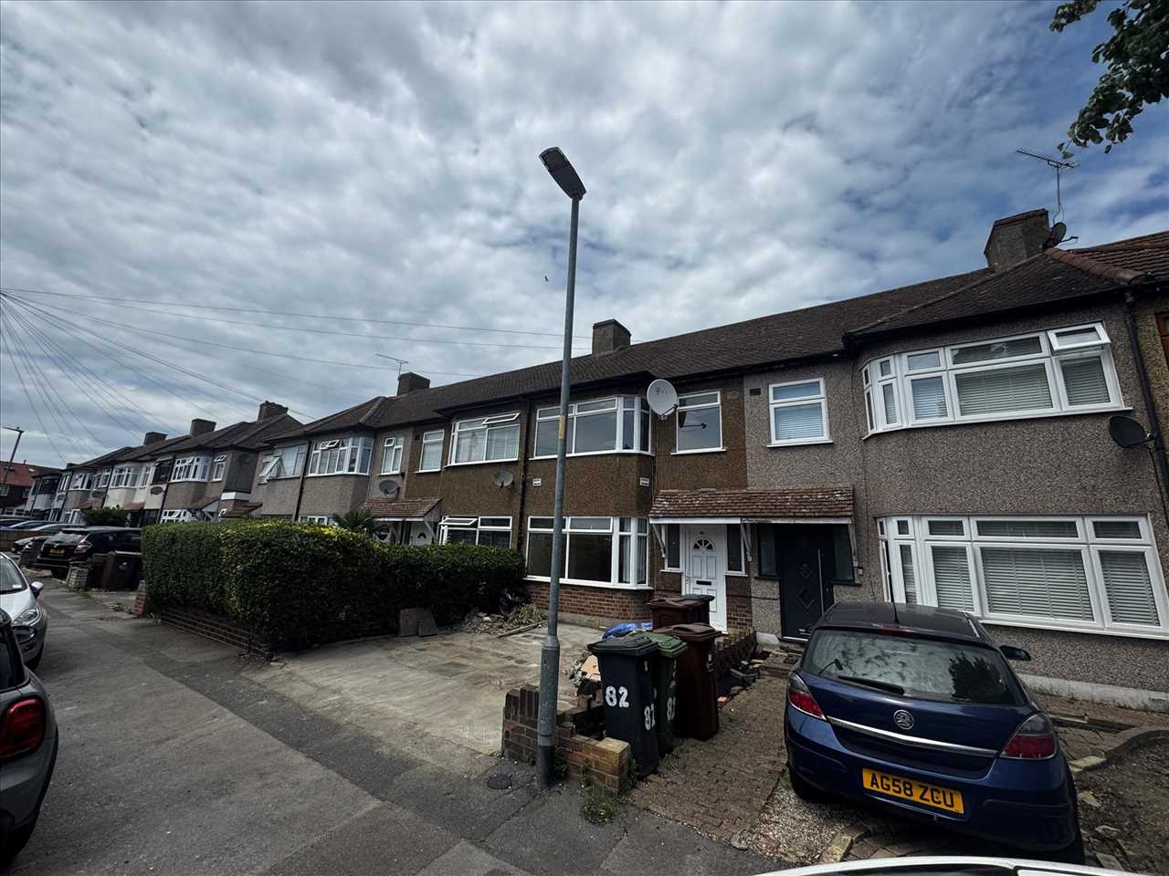 3 bed Mid Terraced House for rent in Romford. From Apple Property Services