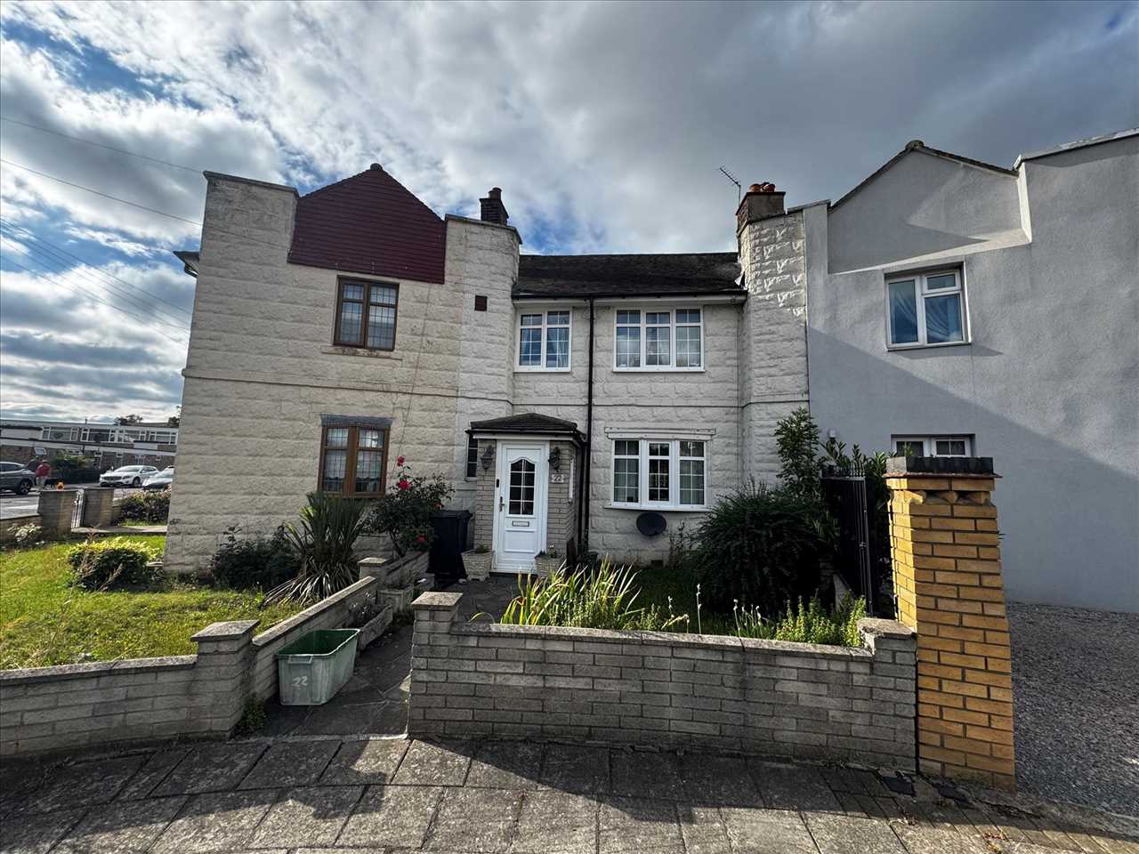 3 bed Mid Terraced House for rent in Chigwell. From Apple Property Services