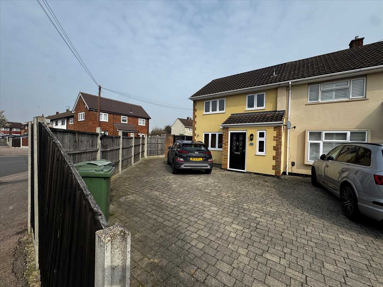2 bed End of Terrace for rent in RAINHAM. From Apple Property Services