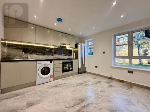 1 bed 1st Floor Flat for rent in Edgware. From Paragon Estate Agents