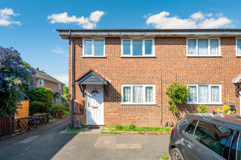 3 bed End of Terrace for rent in Merton. From Ellisons - Colliers Wood