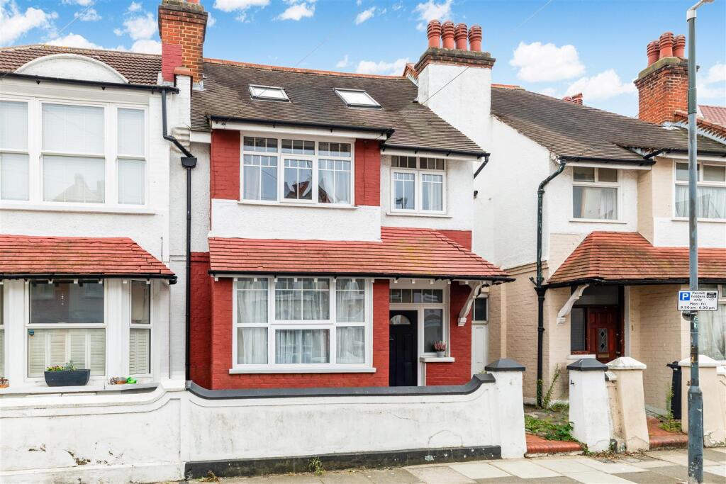 2 bed 1st Floor Flat for rent in Mitcham. From Ellisons - Colliers Wood