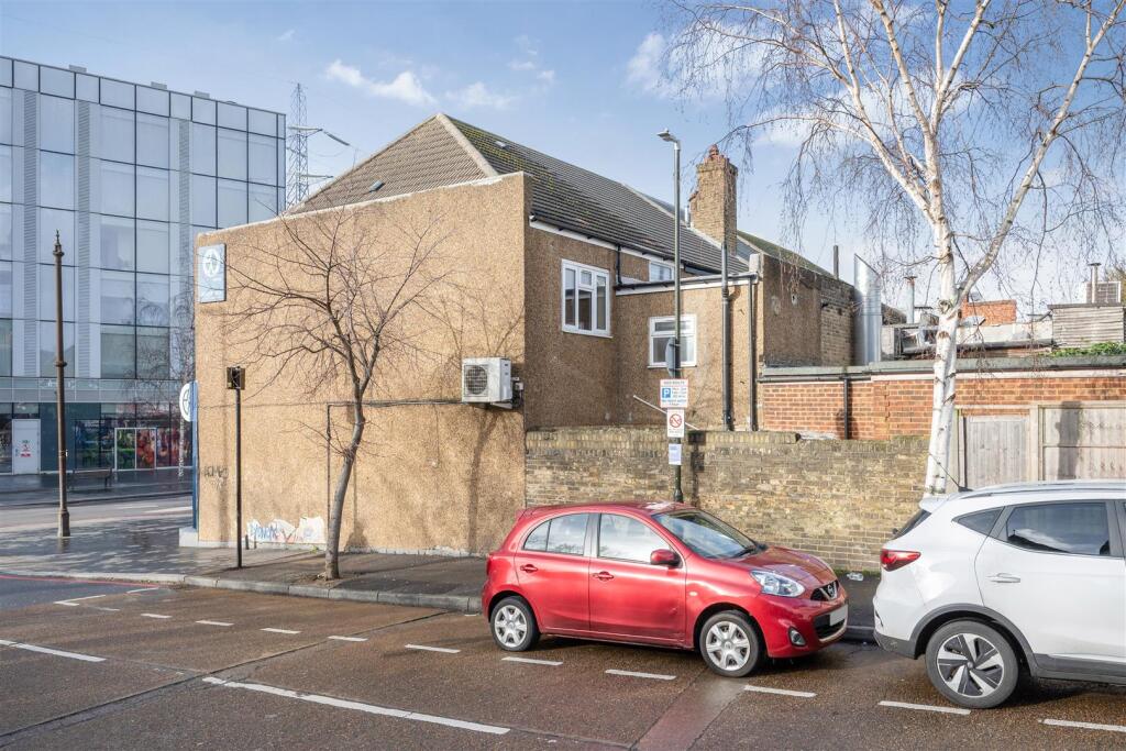 2 bed 1st Floor Flat for rent in Merton. From Ellisons - Colliers Wood